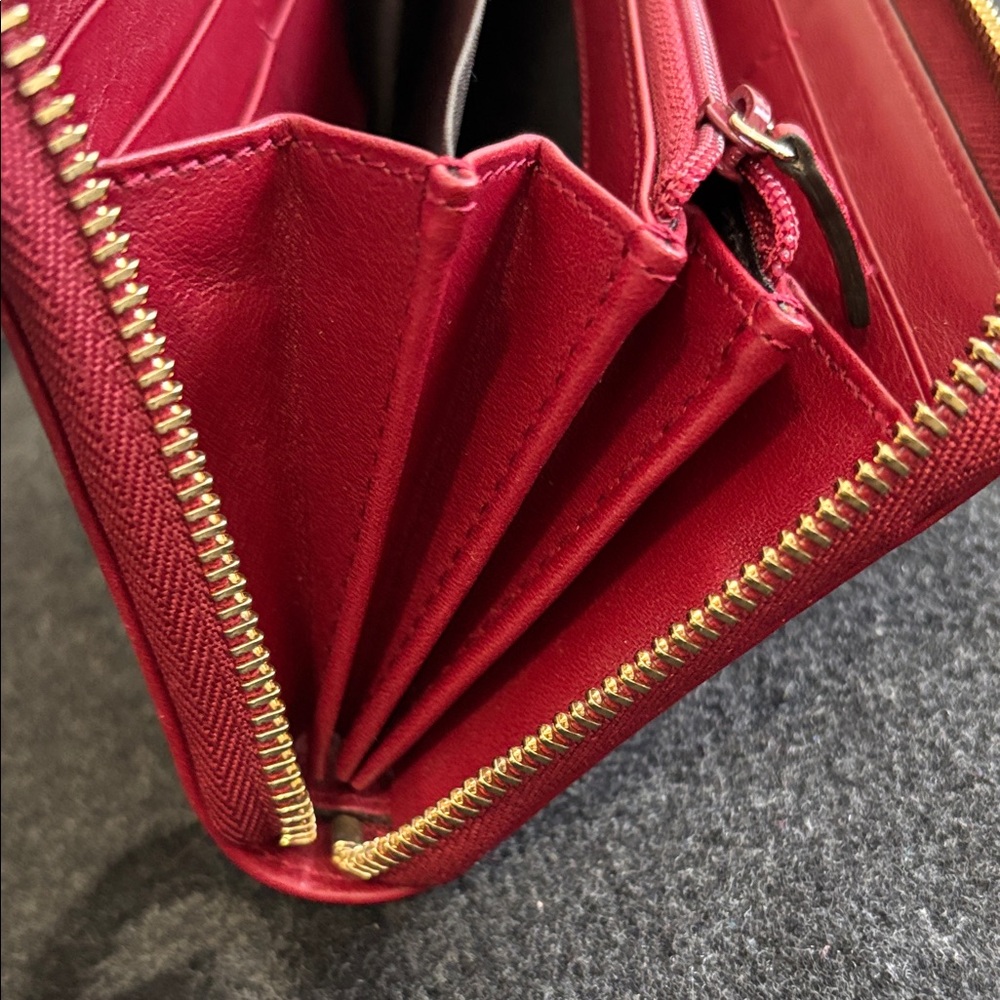 🌟 Gucci Microguccissima Red Leather Zip-Around Wallet 🌟 - Picture 12 of 17
